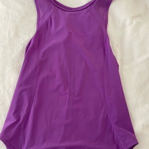 Lululemon workout tank. Size 2. Good condition